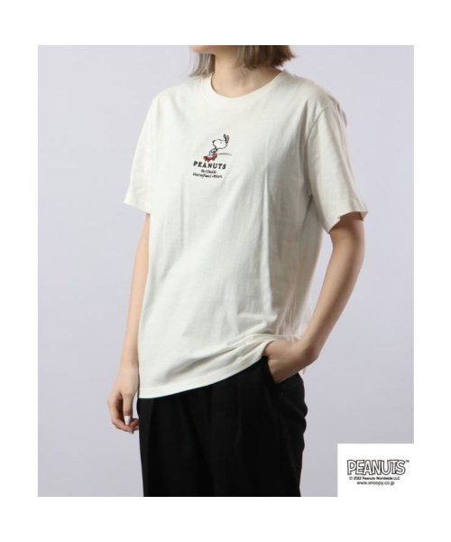  PEANUTS( ピーナッツ)/スヌーピー  Tシャツ 半袖 ワンポイント 刺繍 SNOOPY PEANUTS/オフホワイト