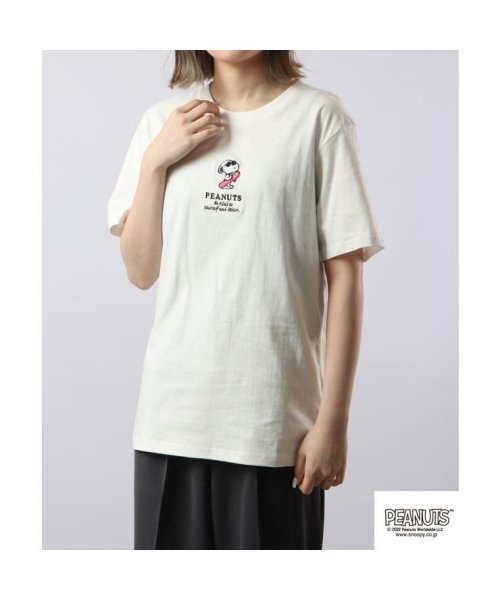  PEANUTS( ピーナッツ)/スヌーピー  Tシャツ 半袖 ワンポイント 刺繍 SNOOPY PEANUTS/オフホワイト系1
