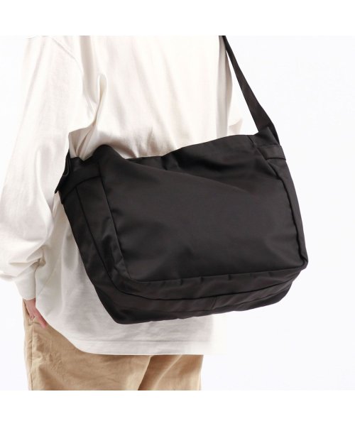 SLOW(スロウ)/スロウ ショルダーバッグ SLOW ballistic air －box shoulder bag－ ショルダー バッグ 斜めがけ A4 B4 868S00L/ブラック