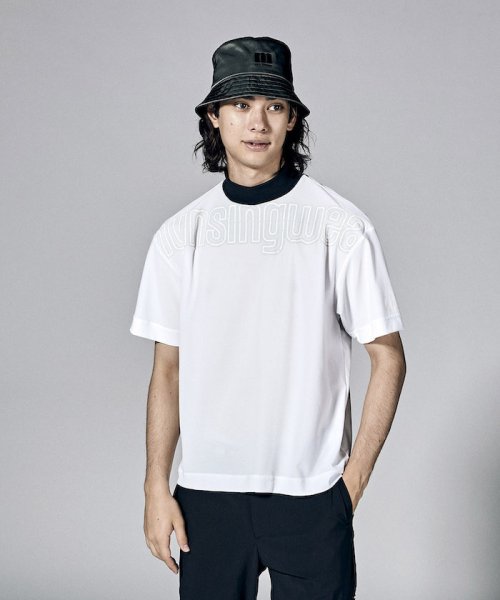 Munsingwear(マンシングウェア)/【ENVOY】吸汗速乾ネオンロゴオーバーサイズモックネック半袖シャツ【アウトレット】/ホワイト