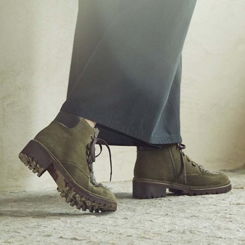 タンクソールレースアップショートブーツ 商品説明マウンテンブーツテイストのショートブーツ。すっきりとしたラストを使用しており、ボリューム感も程良いです。内 E2675385680 (20477円)