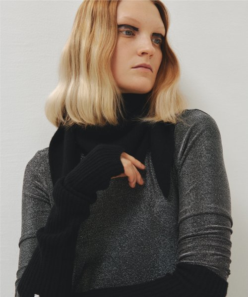 【elegancese / エレガンセーゼ】diamond knit ニットスカーフ ピュアカシミヤ 100% eleganceseの製品は elegancese diamond 全て上質なカシミヤを使用したマフラーです 最高品質とされる内モンゴル産のホワイト原料を使用しており しっとりと柔らかく 使い込むほど風合いが増し フワッと柔らかな肌触りを実感して頂けます 長さ 142cm