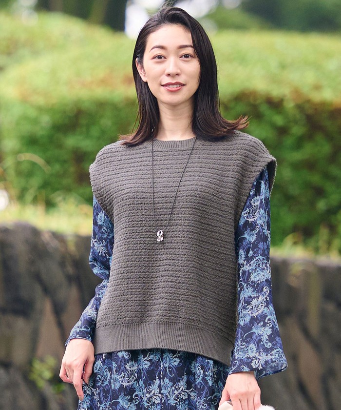 ♡本日限りの価格♡cen. 花びらジレ　ベスト　ネイビー ♡本日限りの価格♡cen. 花びらジレ ベスト ネイビー - メルカリ