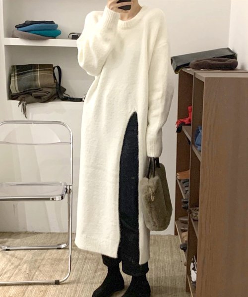 Amulet(アミュレット)/スリットチュニック 秋 冬 韓国ファッション 10代 20代 30代 レディース 暖かい 可愛い 大人カジュアル シンプル 大きめ レイヤード/ホワイト