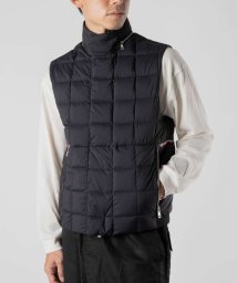 MONCLER/モンクレール MONCLER THAR GILET 1A523 00 C0506 ダウンベスト メンズ アウター ジレ ロゴ 防寒着 ギフト プレゼント 軽量 /505632101