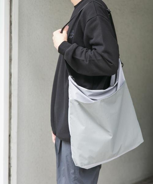 URBAN RESEARCH DOORS(アーバンリサーチドアーズ)/2TONE ショルダーバッグ/GRY×CHAR