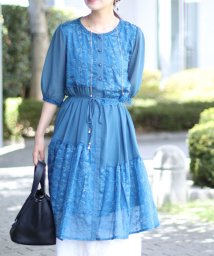Sawa a la mode(サワアラモード)/パールリボン付き刺繍シアーワンピース/ブルー