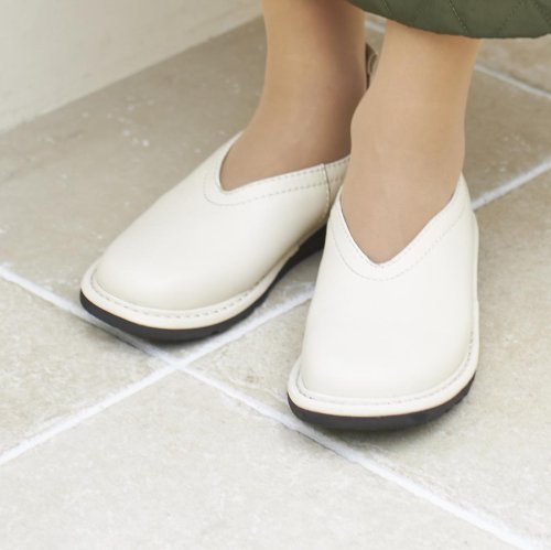 【サスティナブル】深めカットフラットシューズ ing