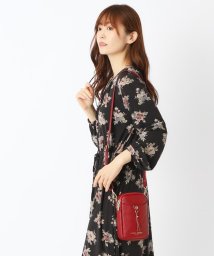  LAURA ASHLEY(ローラアシュレイ)/【スマホ収納可／2WAY】レザーバーティカルショルダー/ワインレッド（063）