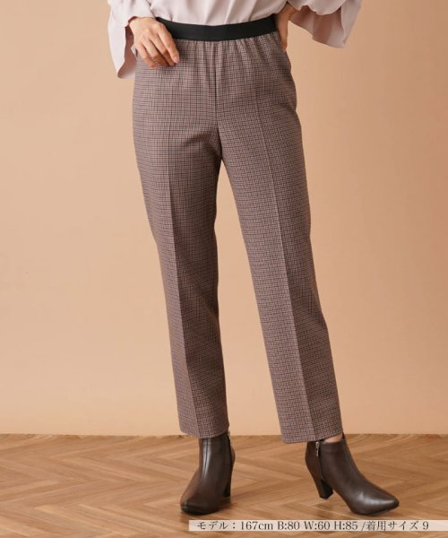 ガンクラブチェックパンツ 商品説明一点投入でスタイリングが秋冬らしくトラッドにシフトする、ガンクラブチェック柄のセンタープレスパンツ。ウエストをゴムで切り替えた優しいフィット感で、生地 T1567646029(12100円)