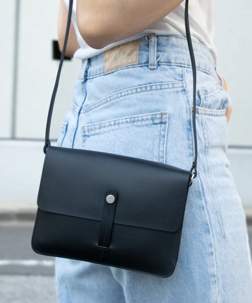 IL BISONTE イルビゾンテ 斜めがけ ショルダー バッグ レザー 