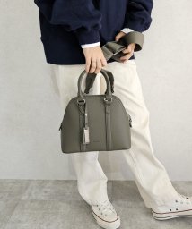 UNGRID bag(アングリッド　バッグ)/プレートチャーム付き　ハンドバッグ/KHA