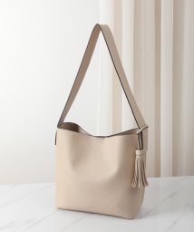 UNGRID bag(アングリッド　バッグ)/ワイドベルト ワンショルダーバッグ　ラージトートバッグ　タッセルチャーム付き/IVO