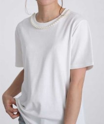 Sawa a la mode(サワアラモード)/アクセ要らずの華やかパール付きTシャツ/ホワイト
