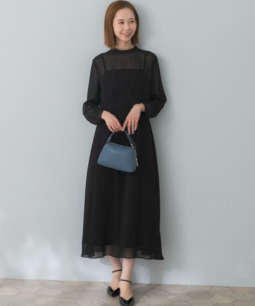 楊柳シアーロングドレス 商品説明【優雅なムード漂う、シアーロングドレス】ボリュームスリーブで程良い甘さをプラスした、上品なシアー感が魅力的なドレス。楊柳の凹凸が大人可愛く、滑らかな素材感もポイントです。バックス M1439625116(11000円)