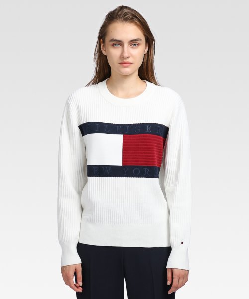 TOMMY HILFIGER(トミーヒルフィガー)/フラッグクルーネックコットンセーター/ホワイト