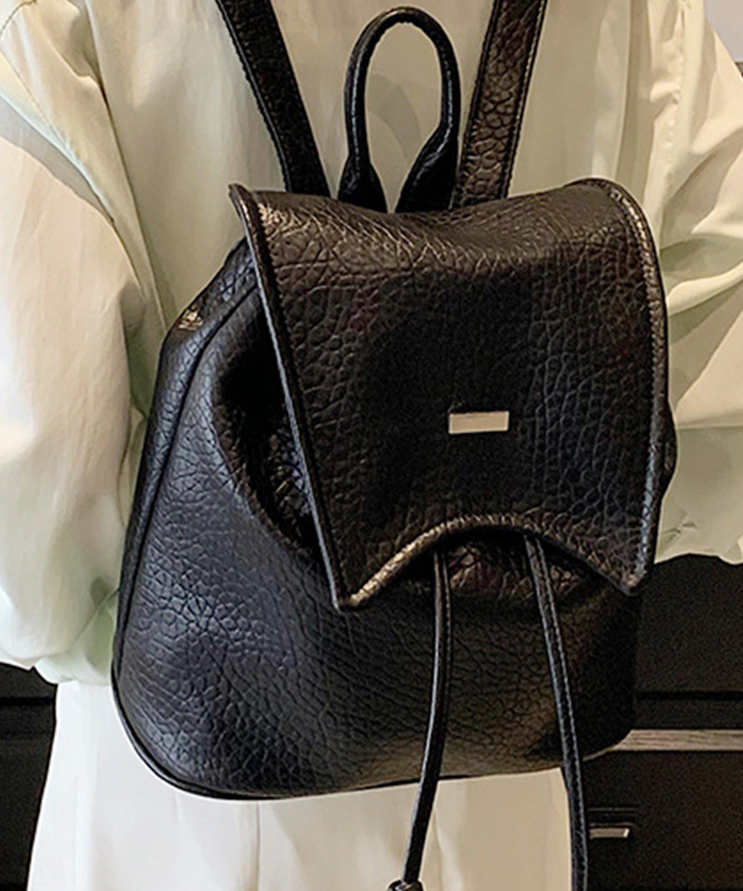 フェイクレザーリュック レディース 10代 20代 30代 韓国ファッション カジュアル おしゃれ バッグ バック 鞄 大容量 リュックサック 黒 白
