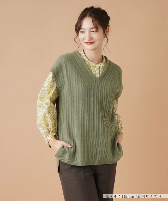 Vネックニットベスト