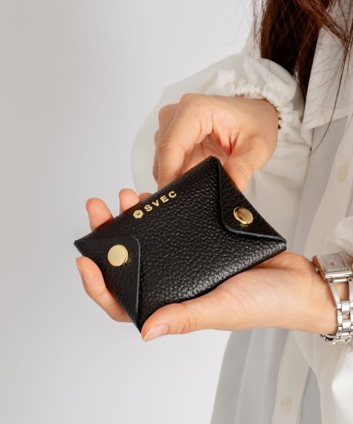 Chloé クロエ フラグメントケース アルファベット とがらす 1月25日 