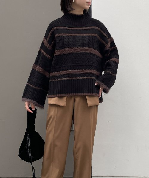 【Audrey and John Wad】ケーブルボーダー柄ハイネックニット 商品説明-2023 FALL WINTER COLLECTION-立体感ある編地が目を惹く遊び心に溢れたニットプルオーバー【MAT I1411047332(10725円)