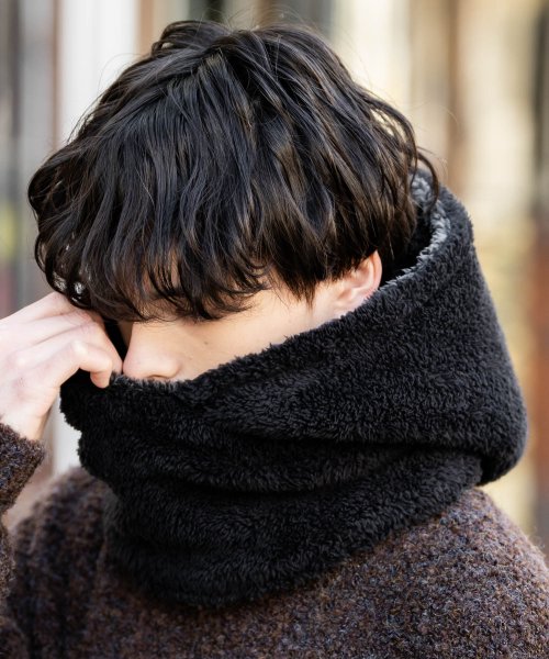 JW Anderson ネックウォーマー マフラー ボーダー もたれかかっ 