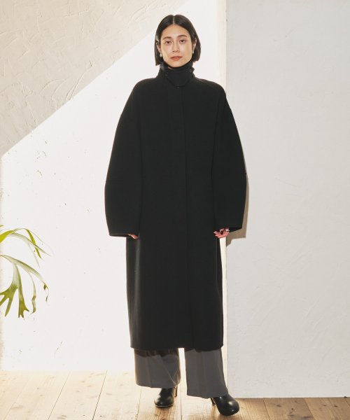 【Audrey and John Wad】ハンドメイドステンカラーロングコート H164 B79 W58 H82 5cm 着用サイズ：M　着用カラー：ベージュ系その他 H174 着用サイズ：M　着用カラー：ブラック