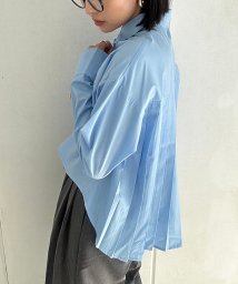 Bonjour Sagan(ボンジュールサガン)/クロップド丈バックプリーツシャツ/LIGHT-BLUE