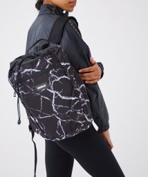 NERGY(ナージー)/【VOORAY】STRIDE CINCH BACKPACK 13L /ブラック系（02）