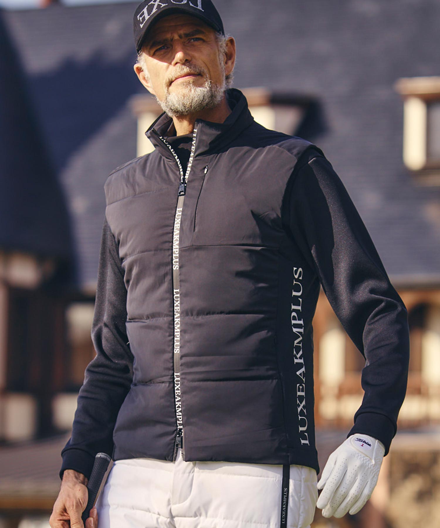 【美品】 ラッセルノ キルティング ダウン ベスト ゴルフ ブラック L LUXEAKMPLUS(リュクスエイケイエムプラス)ゴルフ サイドロゴフィット中