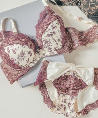 fran de lingerie/華やか配色デザインすっきりラインの谷間メイクブラ 「ボタニカルプリントサテン ペアブラジャー（ワイヤー有り）」 ブラジャーショーツセット/505769544