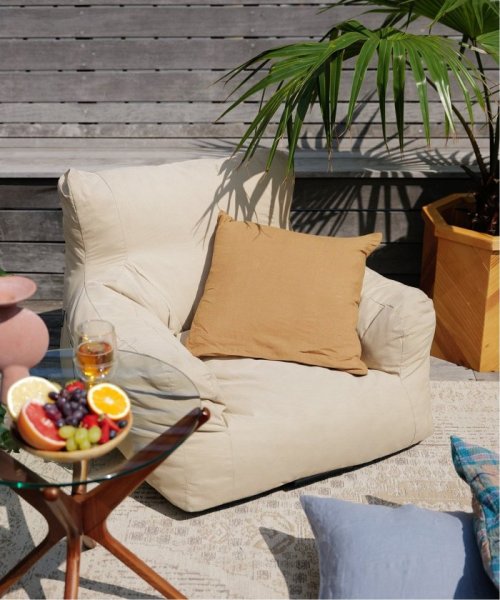 【OUTPUT LIFE】コンプレッションガーデンソファ 自動膨張式 時間 OUTPUT LIFE 自動的に膨らみます 本体が膨らむ時間の目安は 早くフワフワに膨らませるポイントは手でカバーを叩いたり 本体を振ると効果的です カバーのシワは数日で自然に消えます