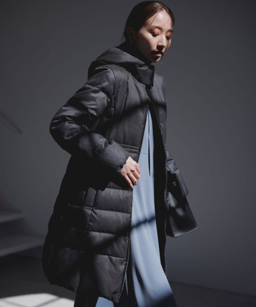 【洗える】ライトタフタロングダウン 通気性の良いダウン用素材に仕上げています 仕上げで表面を微起毛することでウールのような暖かさ ウールでは難しい軽さのある素材です 裏面に特殊なシレー加工を施し