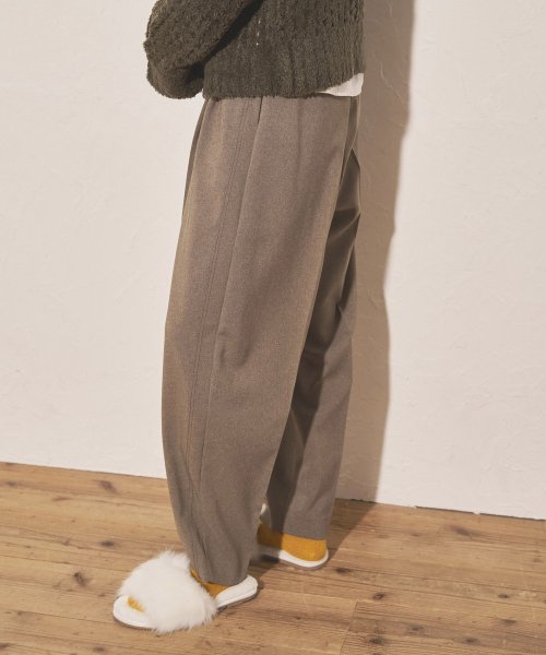 【Audrey and John Wad】2タックカーブパンツ H164 B79 W58 H82 5cm 着用サイズ：M　着用カラー：ブラック 着用サイズ：M　着用カラー：グレイッシュベージュ