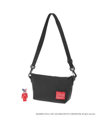 Manhattan Portage/Zuccotti Clutch w/ BE@RBRICK 2023/505789604