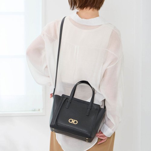 フェラガモ 本革バッグ 励ます 