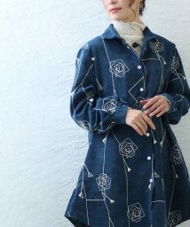Sawa a la mode(サワアラモード)/幾何学な花刺繍のコーデュロイシャツ/ネイビー