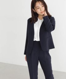 NATURAL BEAUTY BASIC(ナチュラルビューティーベーシック)/PeサテンストレッチSETUPシリーズ ノーカラージャケット　24SS/ネイビー