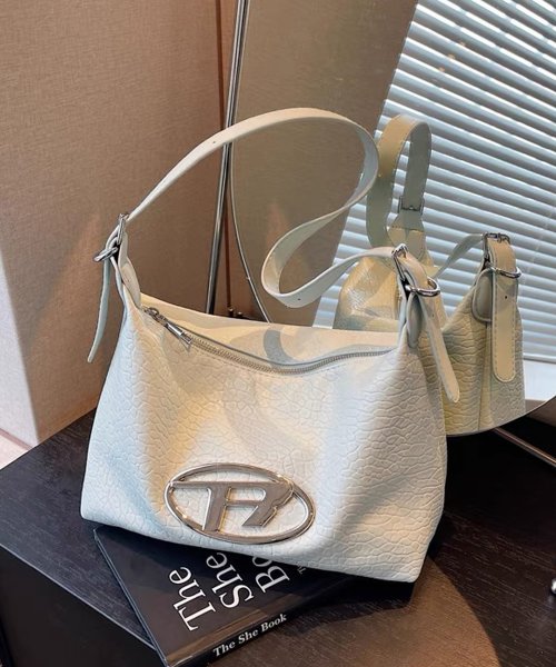 トリーバーチ ショルダーバッグ ボストンバッグ レザー 金具ロゴ 