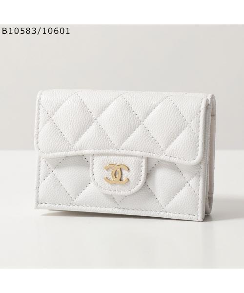 色味は中々ないライトブルーですCHANEL 財布