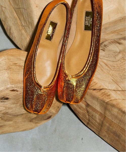 GRISEレザースクエアプリーツフラット GRISE Talon