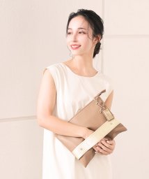 Clelia(クレリア)/クラッチバッグ レディース 2way ショルダーベルト付き 小さめ 肩がけ 軽量 おしゃれ オシャレ かわいい 大人かわいい 長財布が入る CL－25827/ベージュ