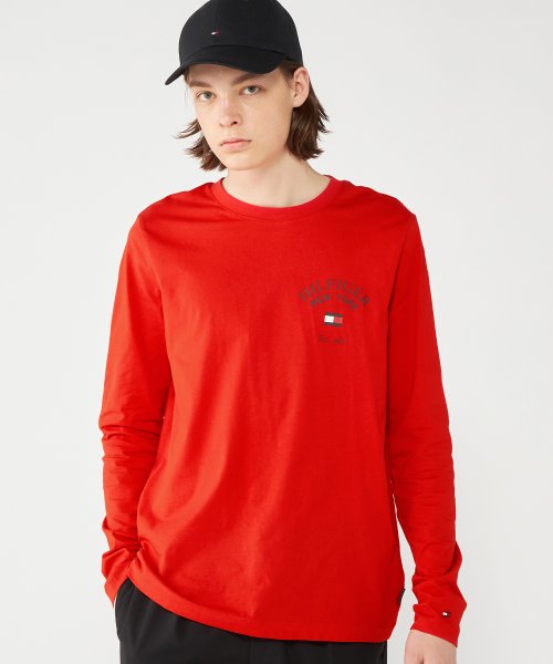 TOMMY HILFIGER(トミーヒルフィガー)/アーチバーシティロングスリーブTシャツ/レッド