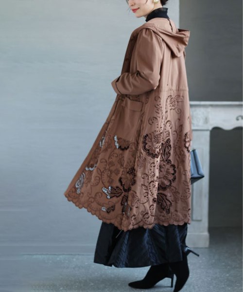 Sawa a la mode(サワアラモード)/華やぐフラワー刺繍の上品ロングコート/ブラウン