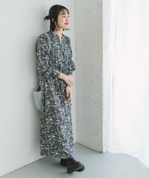 ITEMS URBANRESEARCH(アイテムズ アーバンリサーチ（レディース）)/ギャザーピンタックワンピース/柄BLK