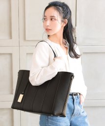 Clelia/トートバッグ レディース A4 大容量 ファスナー付き かわいい 大きめ 大きい ストライプ  Clelia クレリア ベレッサ clelia－22128/505840827