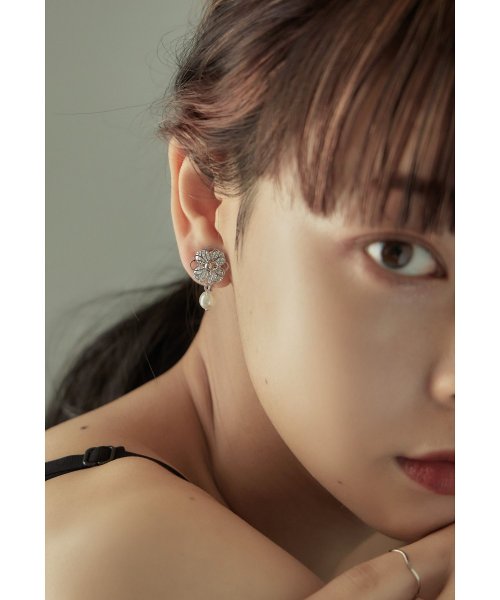 niana ニアナ ビジューフラワーパールイヤリング 両耳 アクセサリー パール ビジュー 花 フワラーモチーフ シンプル ゴールド シルバー レディース ジュ 人気・おすすめ｜売れ筋商品・話題商品におすすめ 品質チェック済み 安心配送 今月のおすすめ