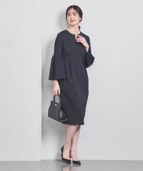 SPONGY パールモチーフ スリットノーカラー ワンピース SPONGY ブラウス B82 W57 H84 着用サイズ：M