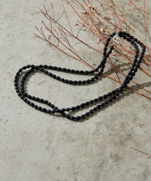 【Hoaw.】パールロングネックレス 商品説明アレンジ自在なロングデザインのパールジュエリー●ドロップ型の淡水パールを使用したロングタイプのネックレス。●贅沢に J1776874978(13728円)