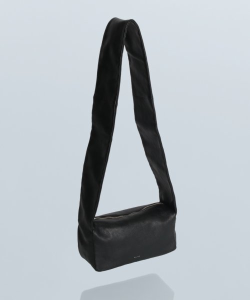 MAISON mou(メゾンムー)/【YArKA/ヤーカ】real leather most wide belt shoulder bag  [bbws] /リアルレザー幅広ストラップベルトショル/ブラック