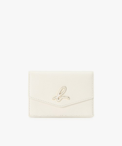 TAW05－09 フラグメントケース 商品説明エンベロープ調のフラップに、大きめの革貼りのb.メタルがポイントのフラグメントケース。 ZYX1486814060(11440円)